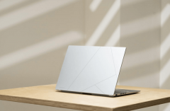 <b>正在供给至高约18小时持久续航的</b> 